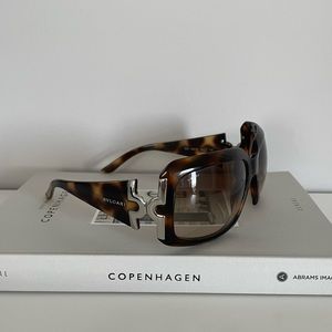 Bulgari wraparound style square sunglasses tortoise 854